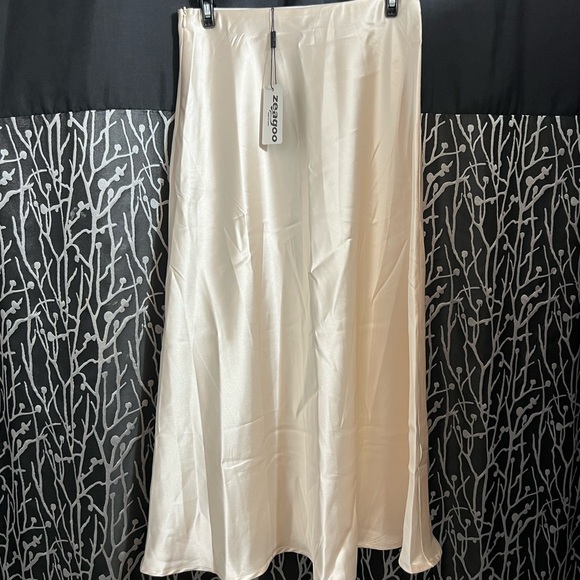 zeagoo Ladies skirt in size small. - Picture 3 of 7